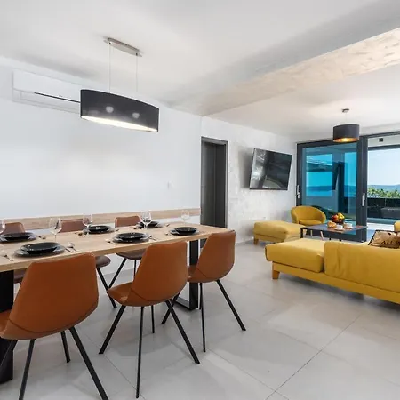 Villa Twins