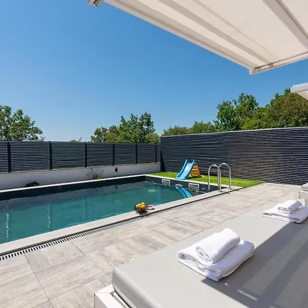 Twins ツリクヴェニツァ